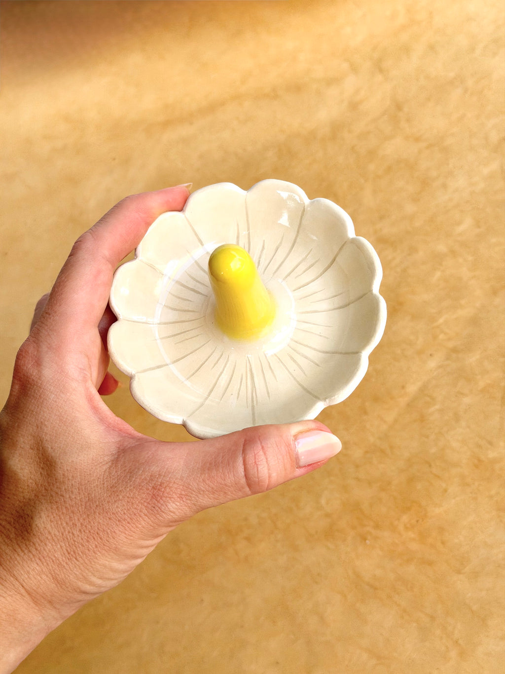 Jewelry Dish - Carved Daisy (B)