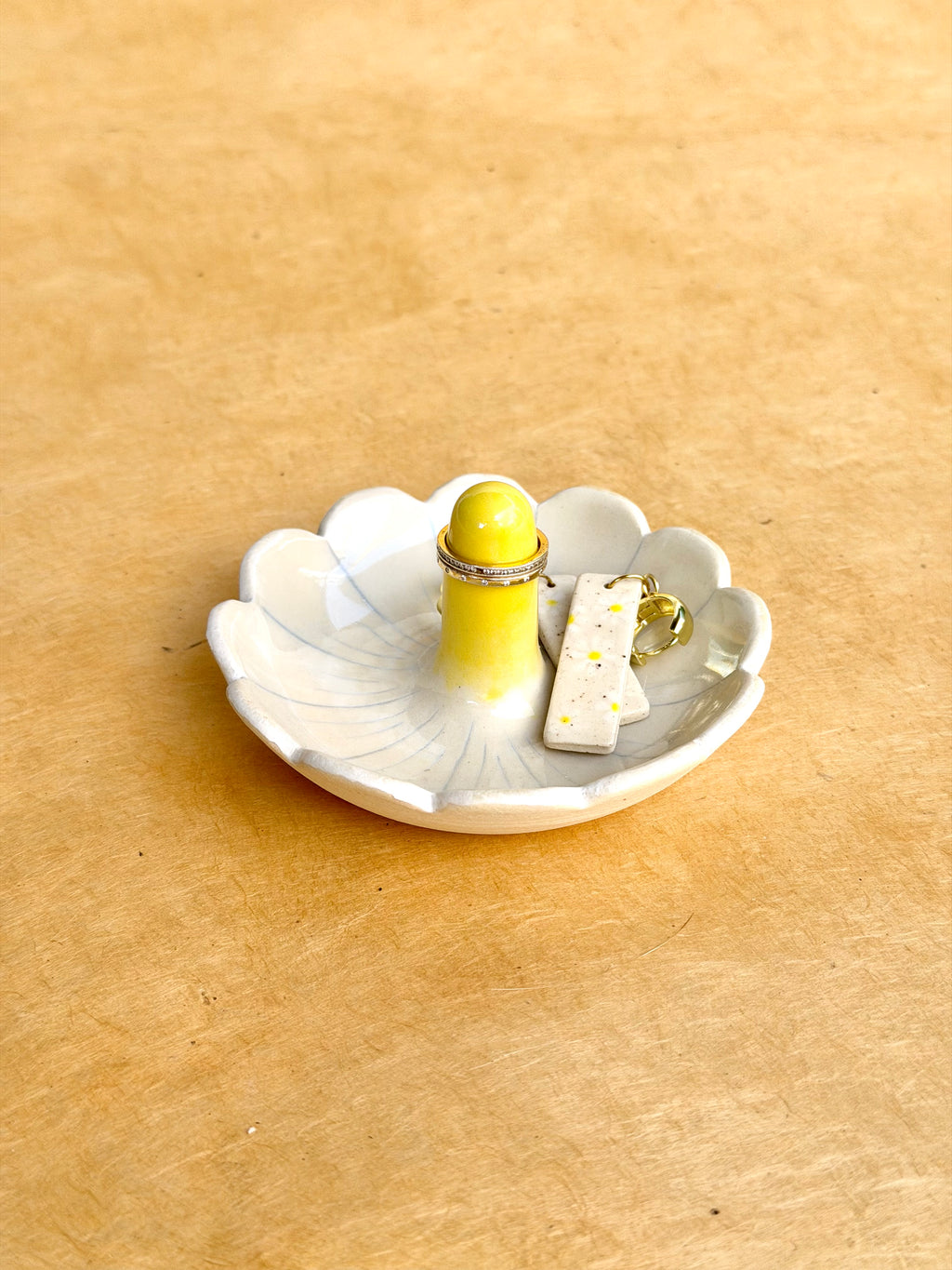 Jewelry Dish - Carved Daisy (C)