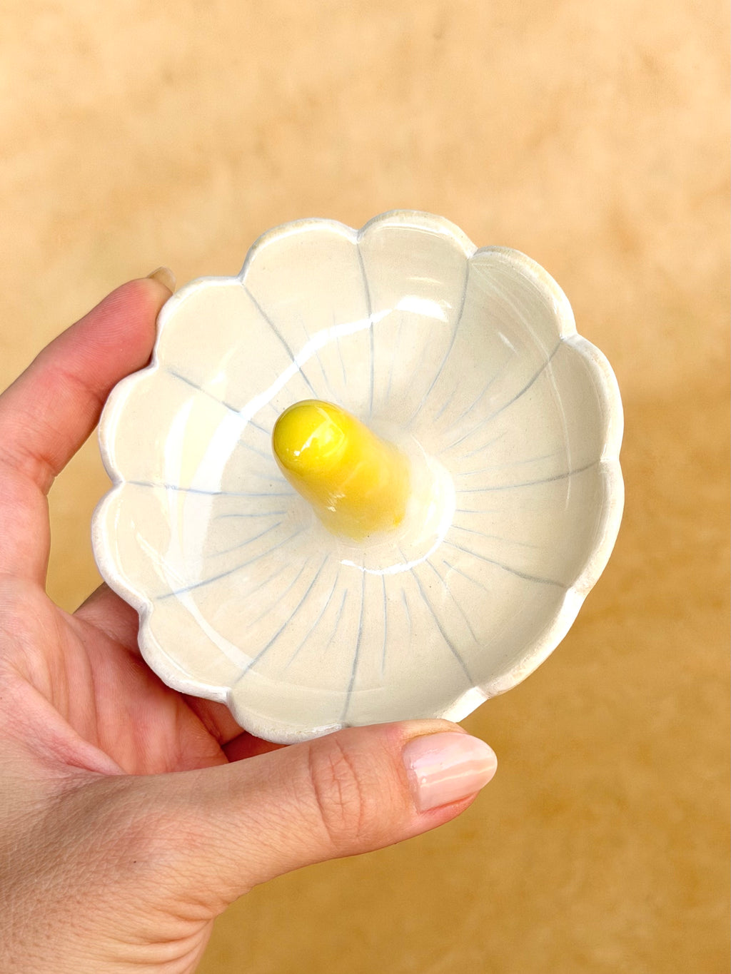 Jewelry Dish - Carved Daisy (C)