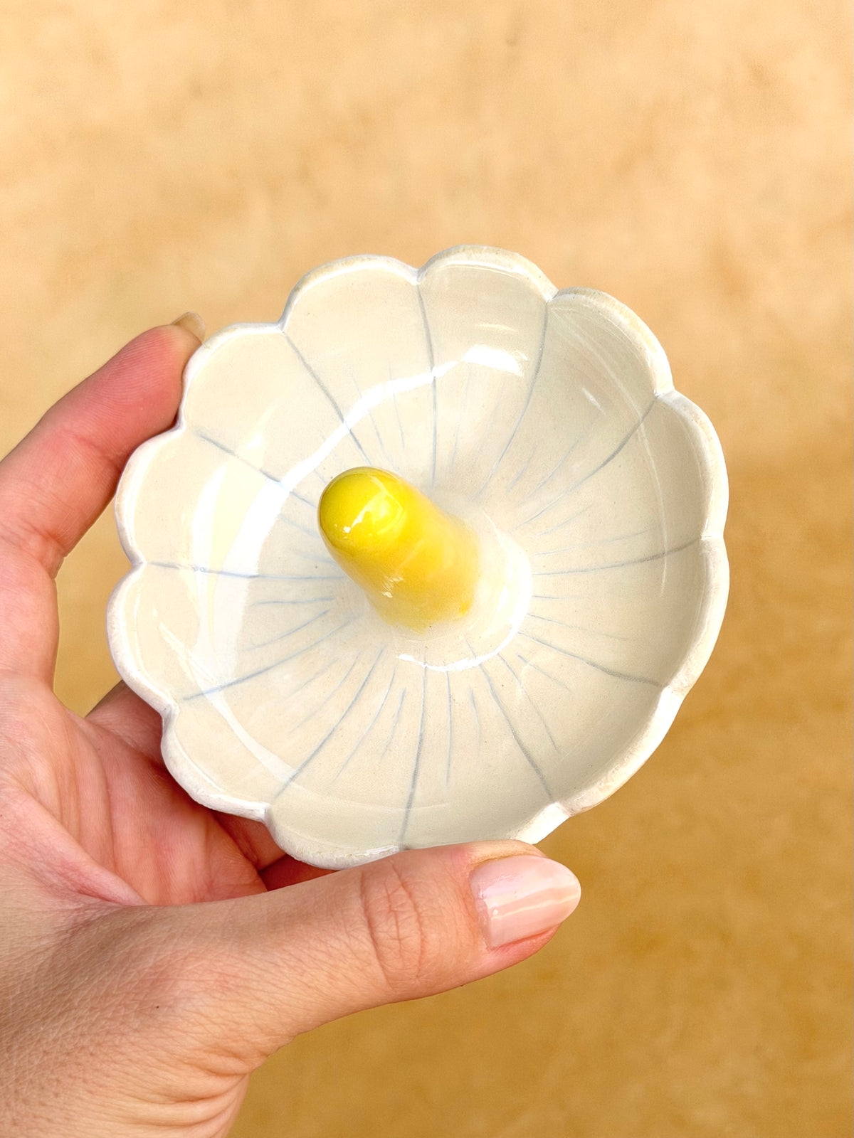 Jewelry Dish - Carved Daisy (C)