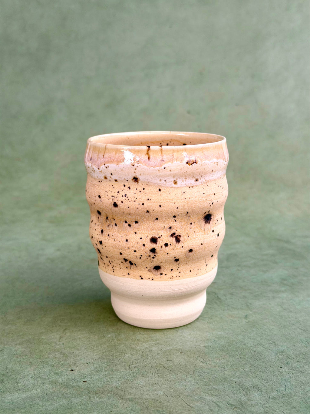 Wavy Cup - Speckled Sand (A)
