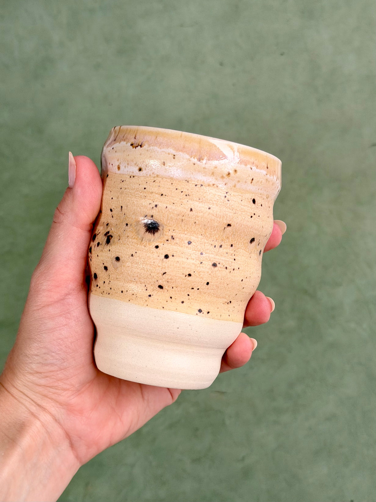 Wavy Cup - Speckled Sand (A)