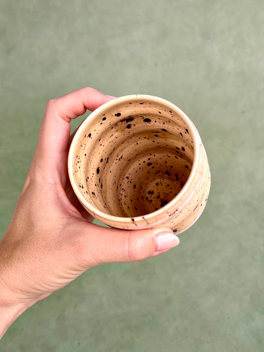Wavy Cup - Speckled Sand (A)