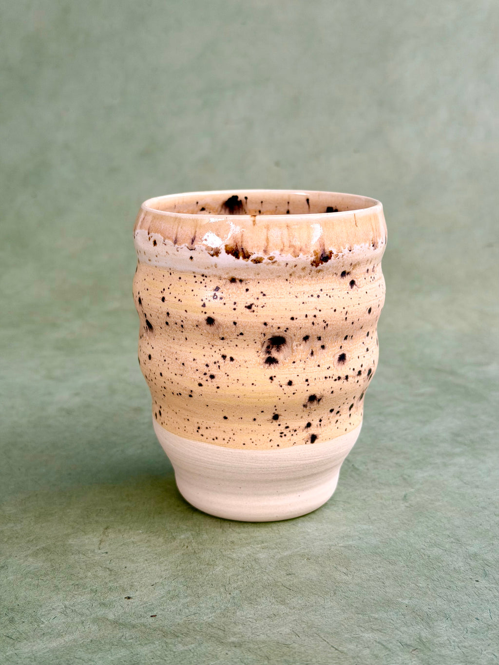 Wavy Cup - Speckled Sand (B)
