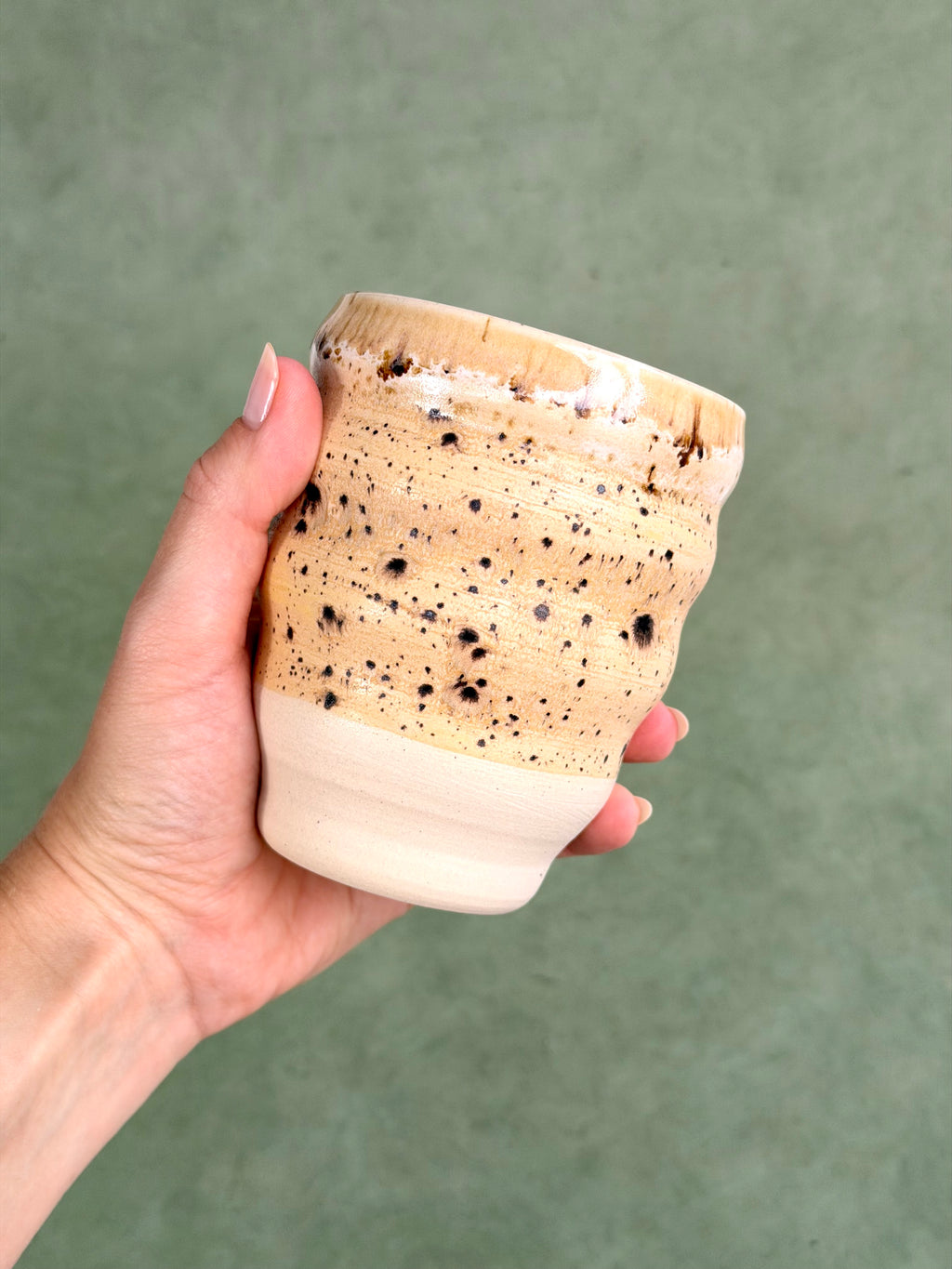 Wavy Cup - Speckled Sand (B)