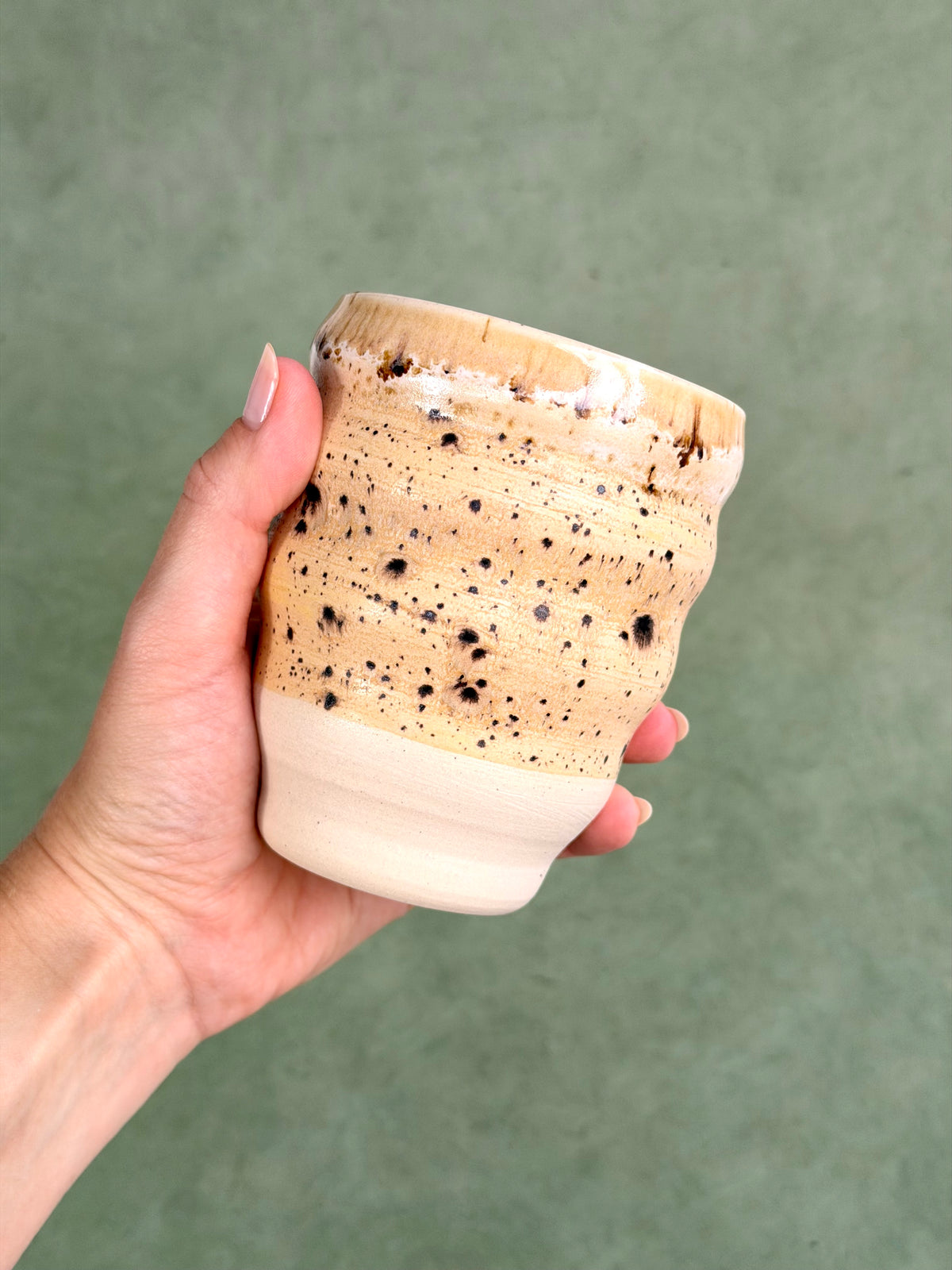 Wavy Cup - Speckled Sand (B)