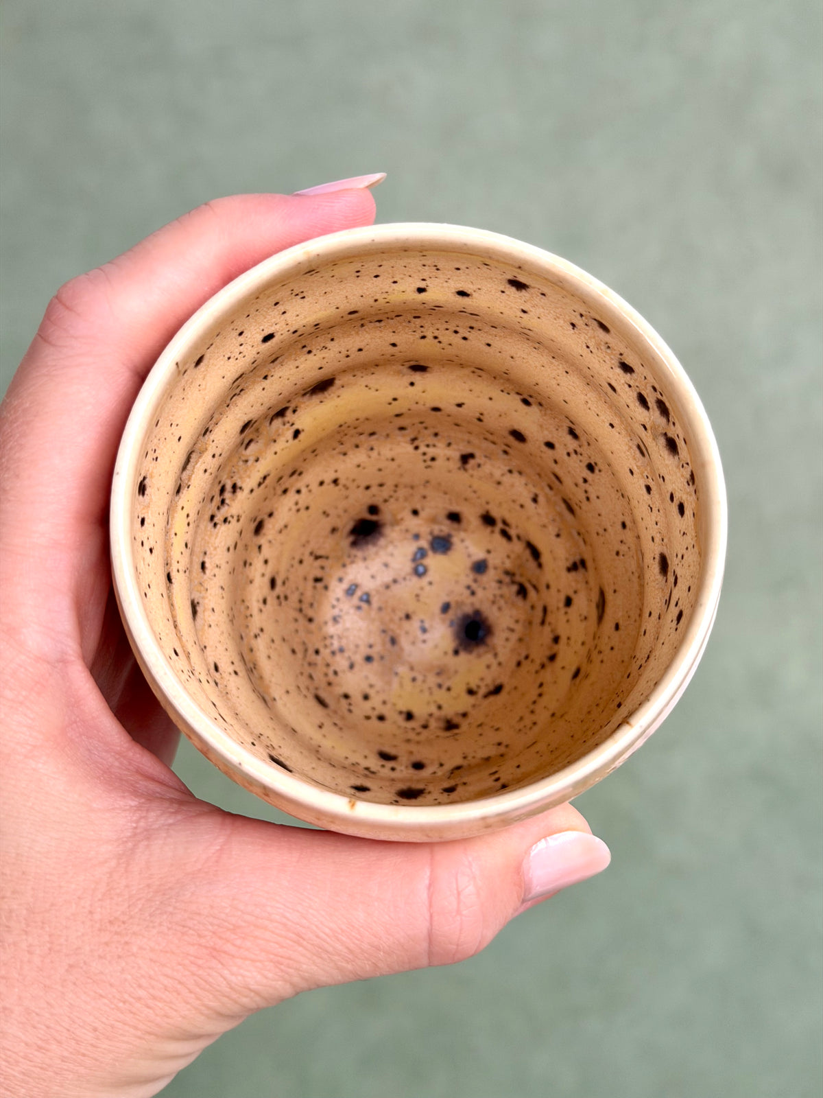 Wavy Cup - Speckled Sand (C)