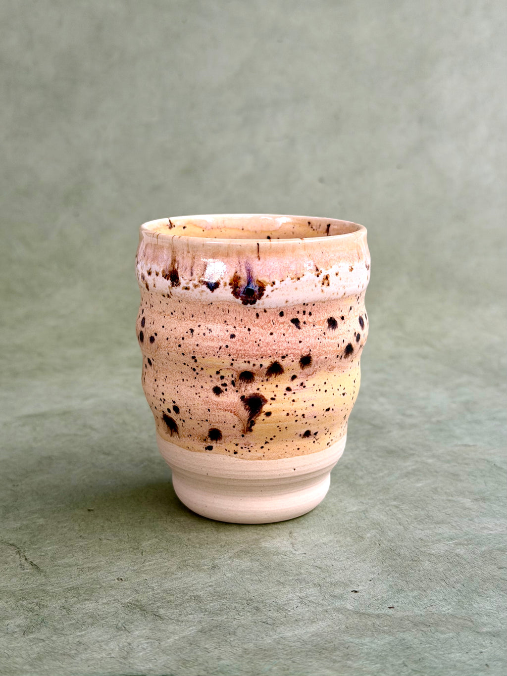 Wavy Cup - Speckled Sand (D)