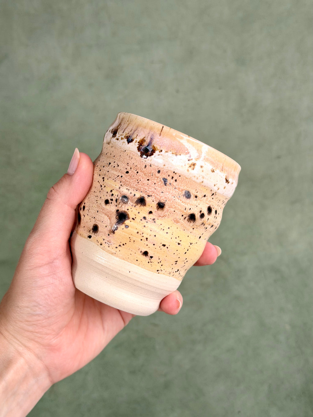 Wavy Cup - Speckled Sand (D)