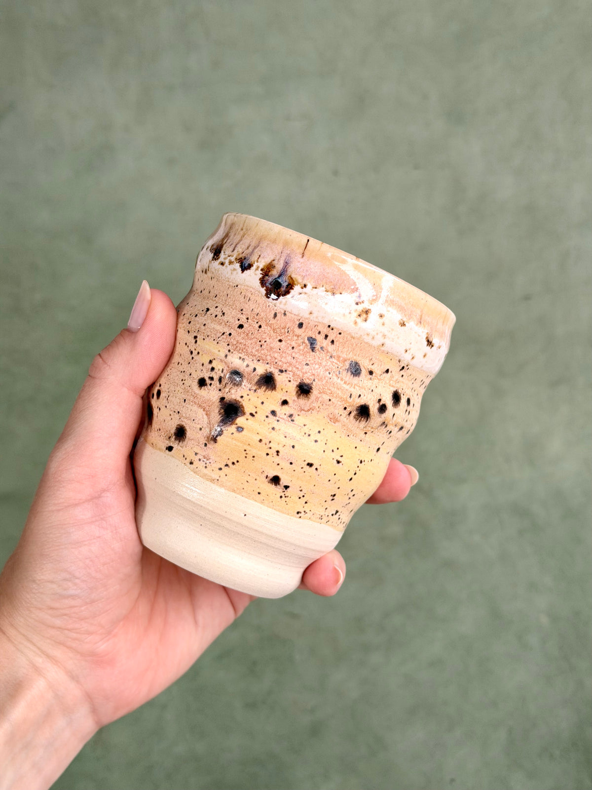 Wavy Cup - Speckled Sand (D)