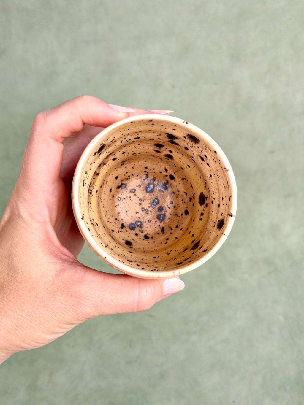 Wavy Cup - Speckled Sand (D)